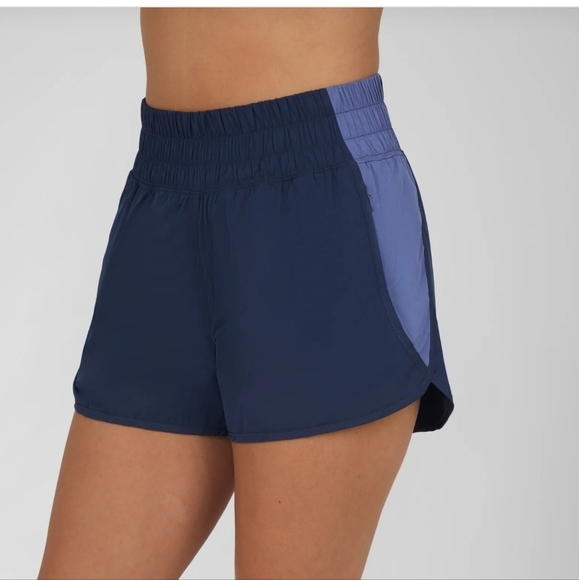 NWT Yogalicious Radiant Color Block Bailey Short Blue Size XS - Picture 1 of 7
